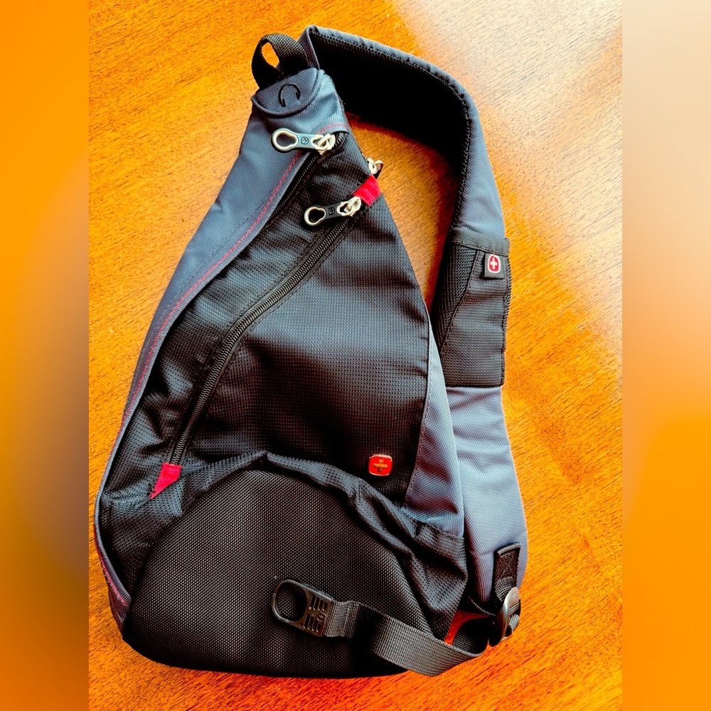 🚨VINTAGE SWISSGEAR TECH SLING BAG/ 10 liter/ black - Picture 8 of 8
